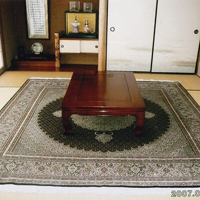 タブリーズ産マヒ柄の正方形のある和室/ペルシャ絨毯専門店オリエンタルムーン