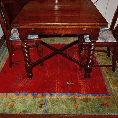 アンティクのダイニングテーブルと正方形のギャッベ/ギャッベ（ギャベ）通販オリエンタルムーン